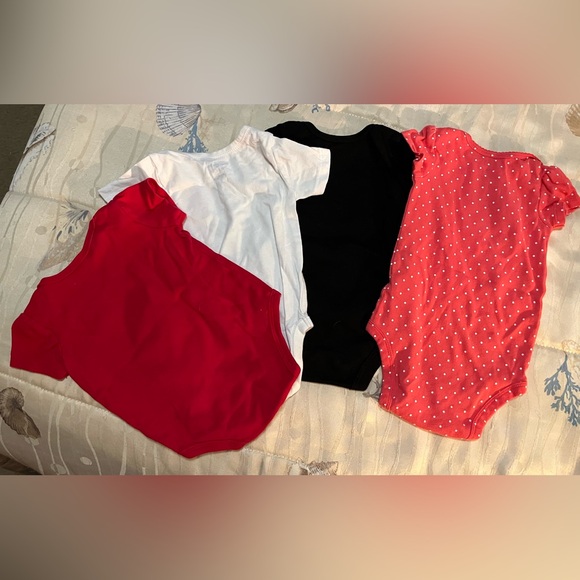 Bundle of 4 Super Sweet Infant Onesies, 3 New Without Tags! Size 6-9 Months - Picture 2 of 6